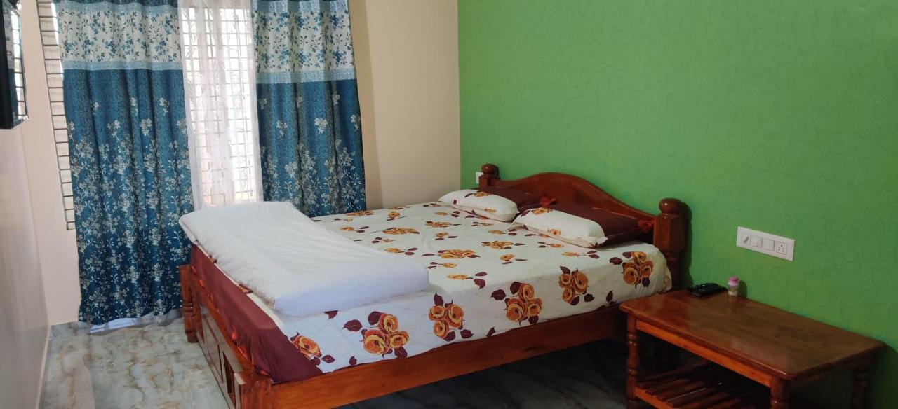 Akash Homestay Хампи Екстериор снимка