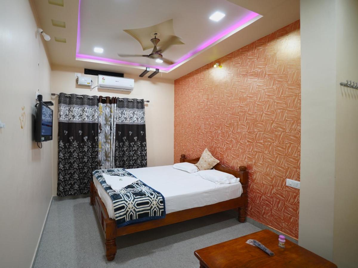 Akash Homestay Хампи Екстериор снимка