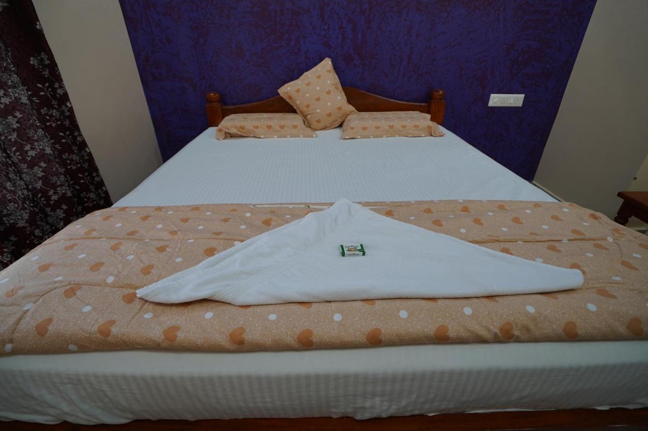 Akash Homestay Хампи Екстериор снимка