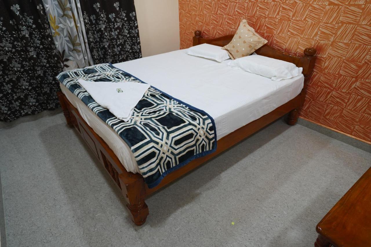 Akash Homestay Хампи Екстериор снимка