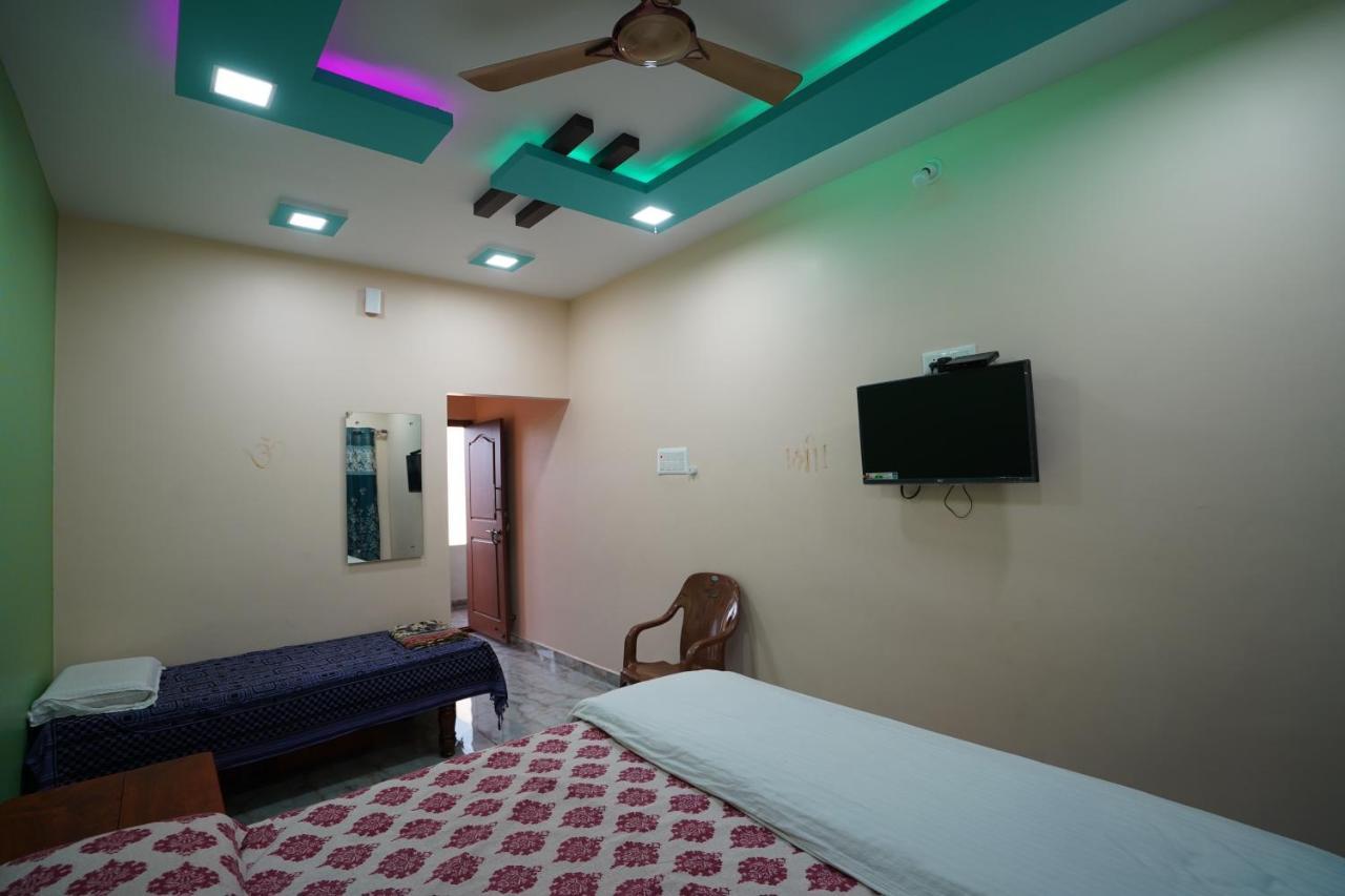 Akash Homestay Хампи Екстериор снимка