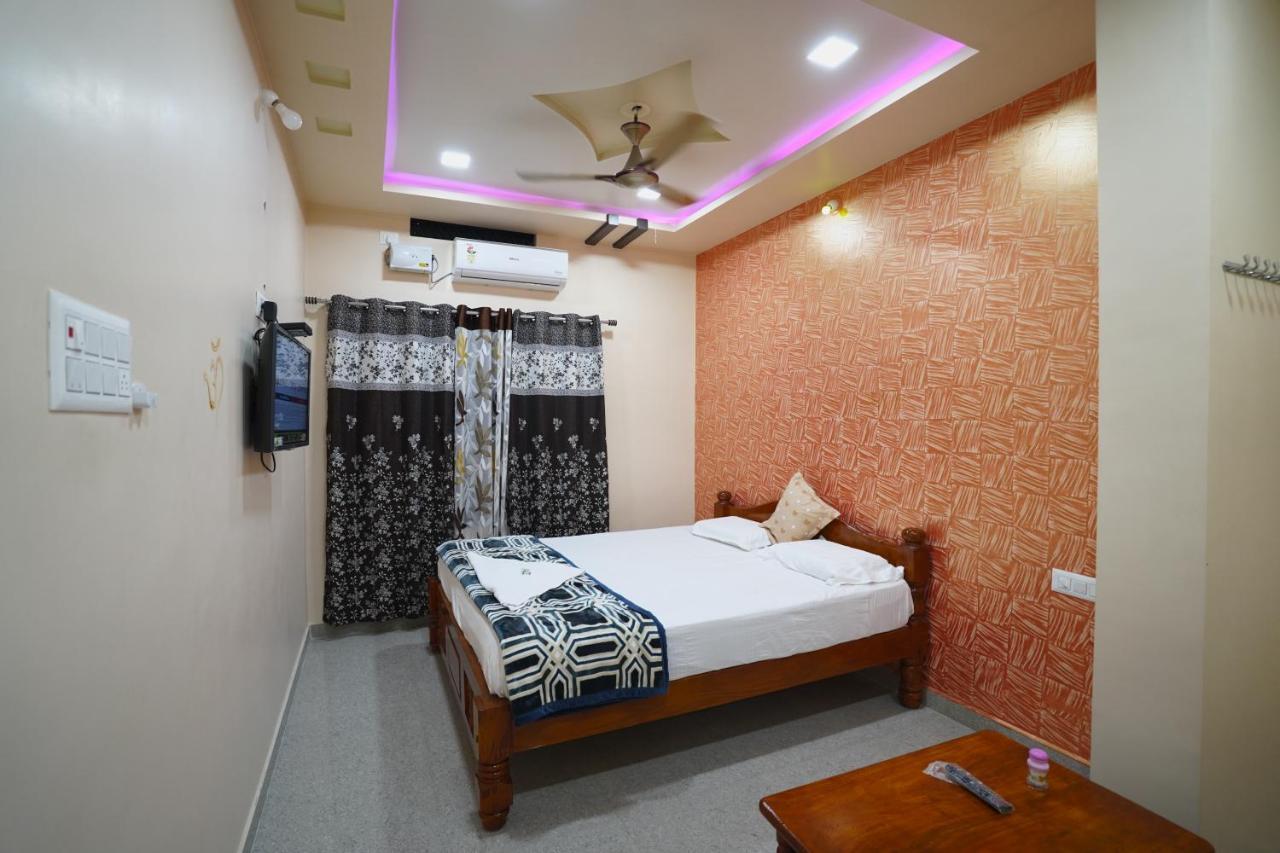 Akash Homestay Хампи Екстериор снимка